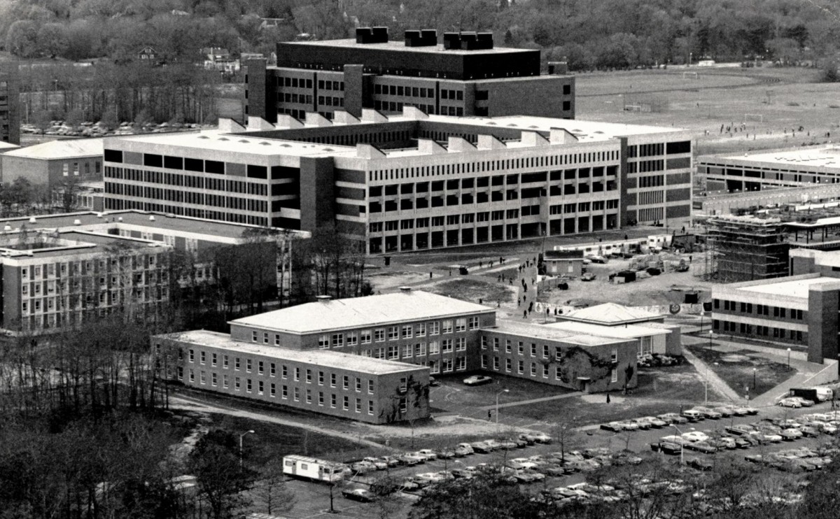 Frank Melville, Jr. Memorial Library, 1971